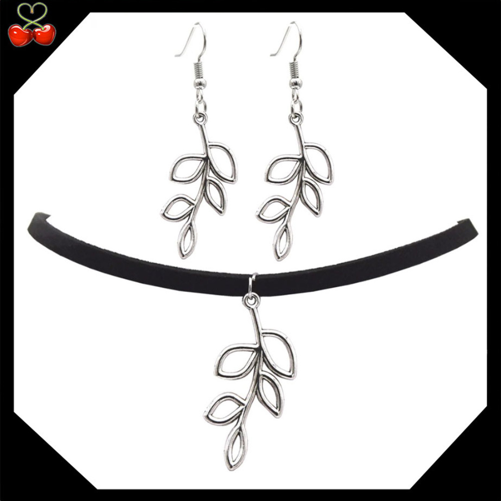 🍒 OLIVE Leaf 🍃 Velvet Choker + Earrings Set - Picture 2 of 4